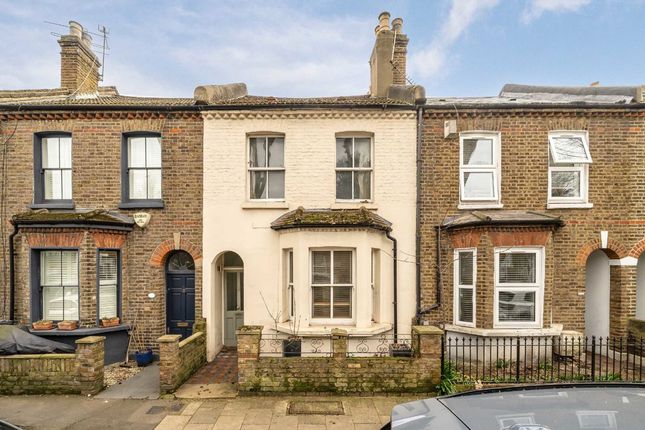 2 bed property, in Sutherland Road, £795,000