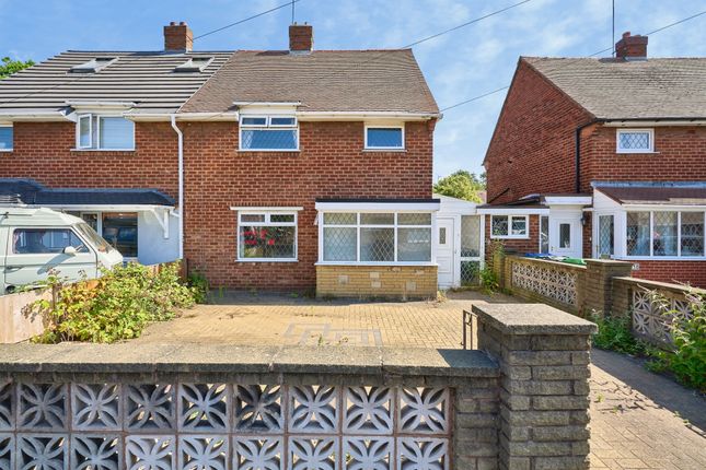 2 bed property, in Alder Road, £180,000