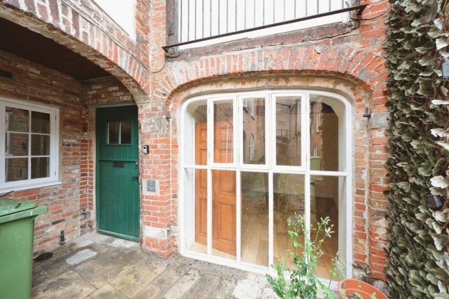 2 bed property, in Bridgegate Place, £100,000