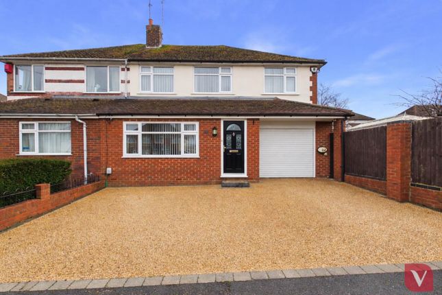 5 bed property, in Orchard Way, £495,000