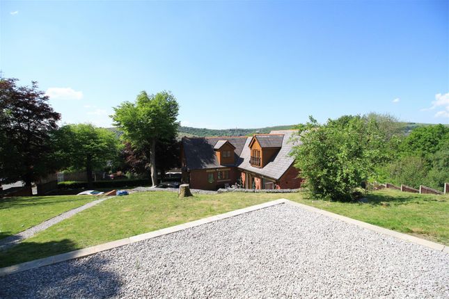 4 bed property, in Huddersfield Road, £775,000
