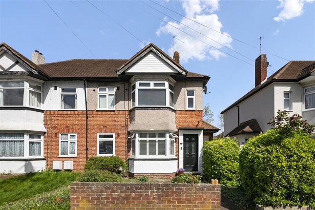 2 bed property, in Stratford Road, £165,000