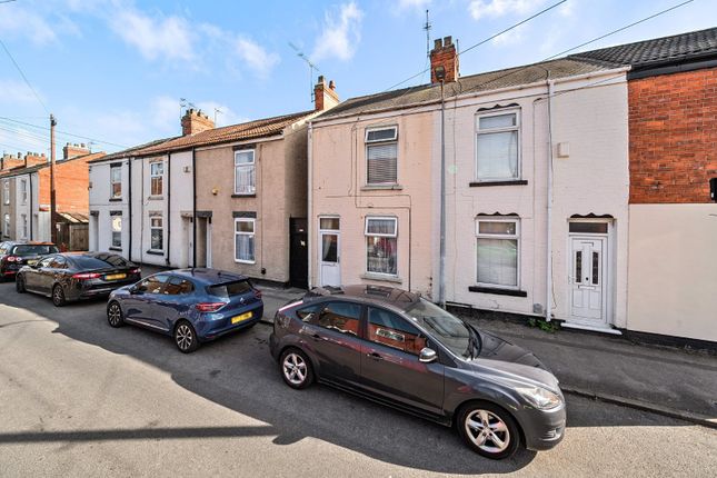 2 bed property, in Middleburg Street, £80,000