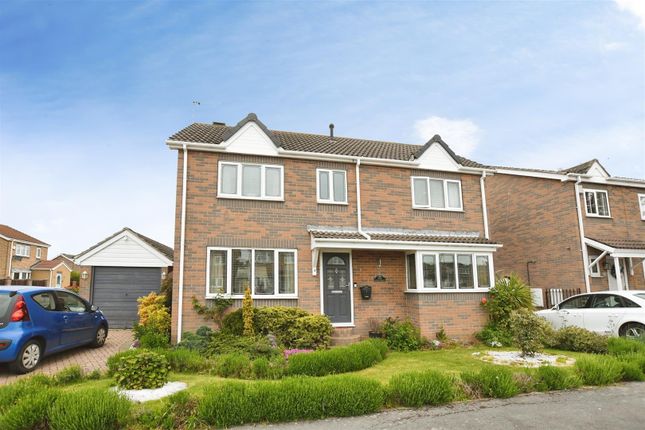 3 bed property, in Linnet Drive, £270,000