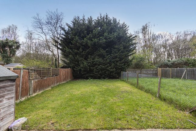 3 bed property, in Newmarsh Road, £435,000