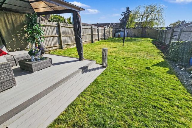 3 bed property, in Robins Close, £340,000