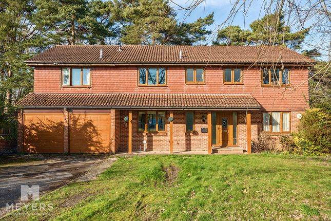 5 bed property, in Juniper Close, £650,000