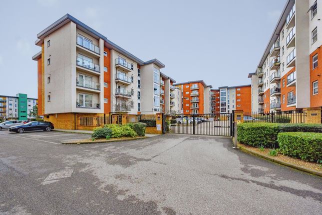 2 bed property, in Clarkson Court, £250,000