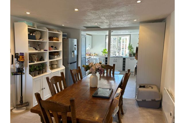 2 bed property, in High Street, £425,000
