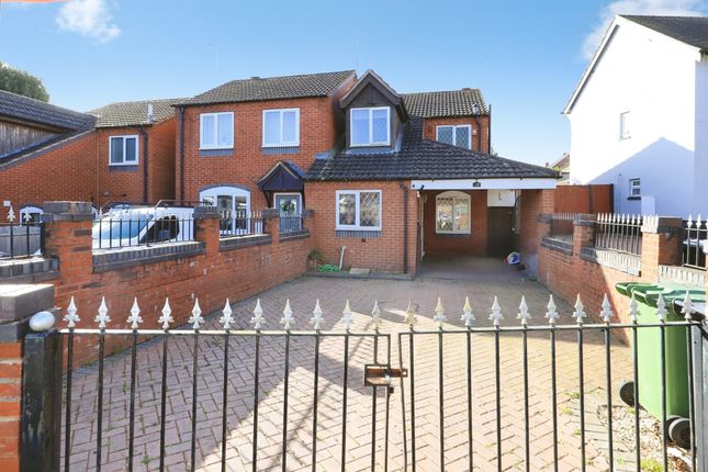 3 bed property, in Woodward Road, £180,000