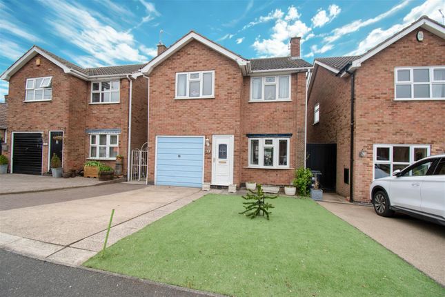 4 bed property, in Warmwells Lane, £280,000