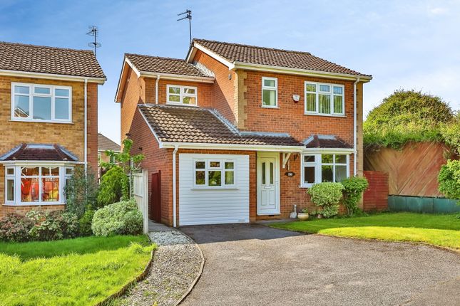 3 bed property, in Minster Close, £290,000