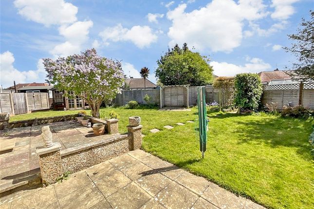 2 bed property, in The Crossways, £285,000
