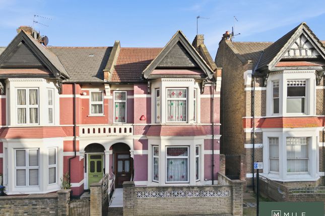 5 bed property, in Sellons Avenue, £775,000