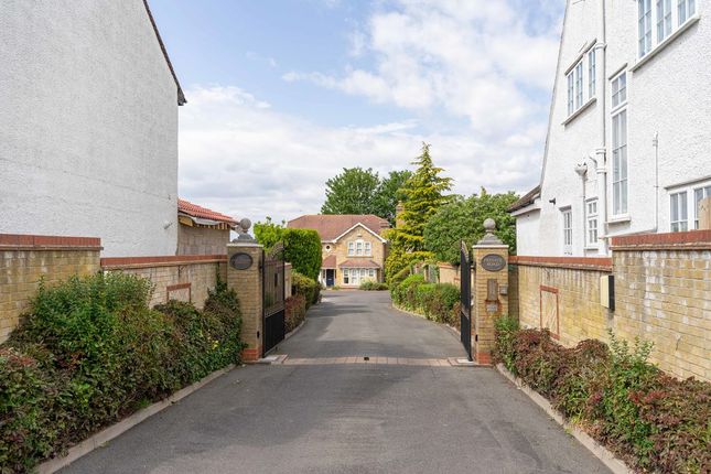 4 bed property, in Sovereign Close, £895,000