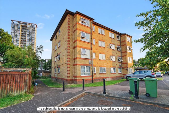 1 bed property, in 26 Oxley Close, £110,000