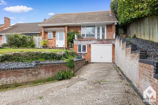 2 bed property, in Copt Elm Close, £575,000