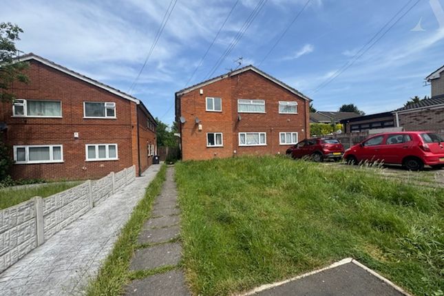 2 bed property, in Lock Drive, £84,950
