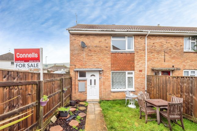 2 bed property, in Hamilton Close, £200,000