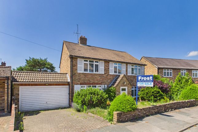 4 bed property, in Robins Orchard, £975,000