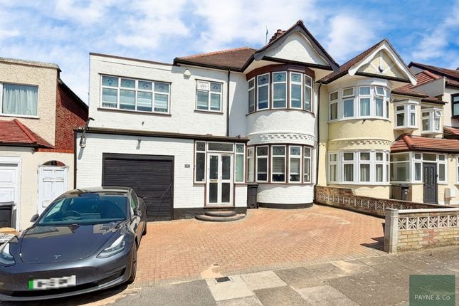 4 bed property, in Stonehall Avenue, £850,000