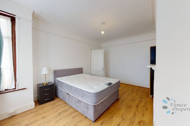 4 bed property, in Audley Road, £750,000