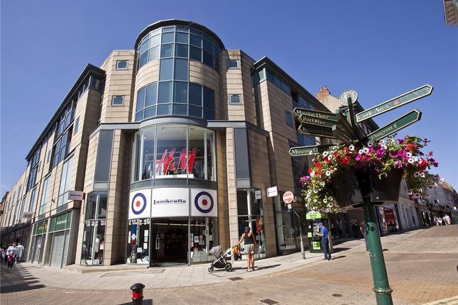 2 bed property, in Spurriergate House, £249,999