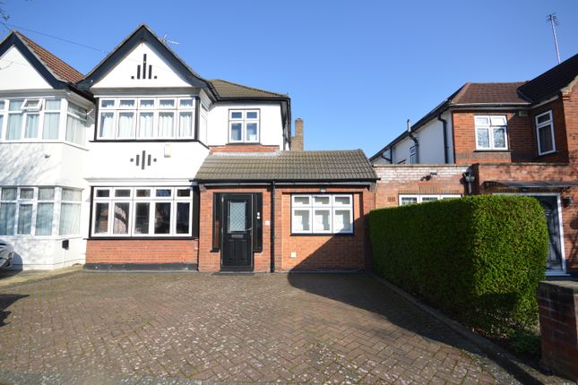 4 bed property, in Regal Way, £725,000