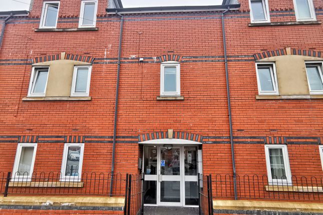 6 bed property, in Gwennyth Street, £180,000