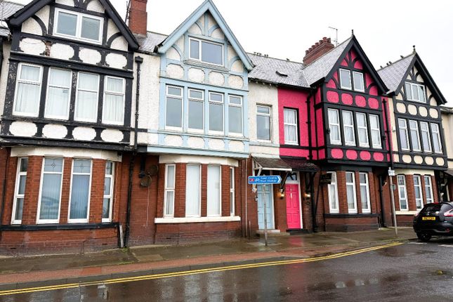 1 bed property, in The Cliff, £55,000
