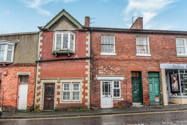 4 bed property, in Warminster Road, £220,000
