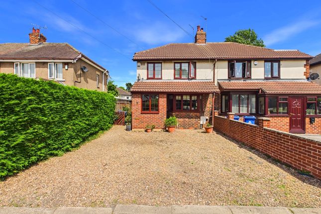 3 bed property, in The Drive, £200,000