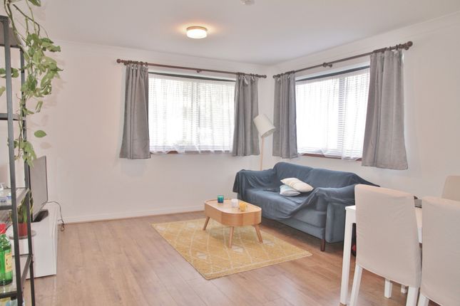 1 bed property, in Windsor Way, £425,000