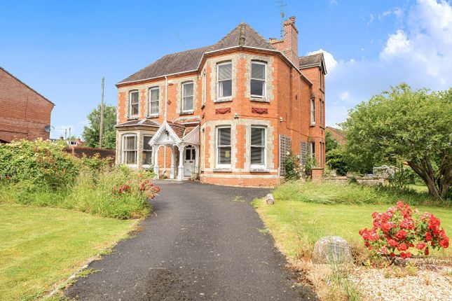 5 bed property, in Newbury, £750,000