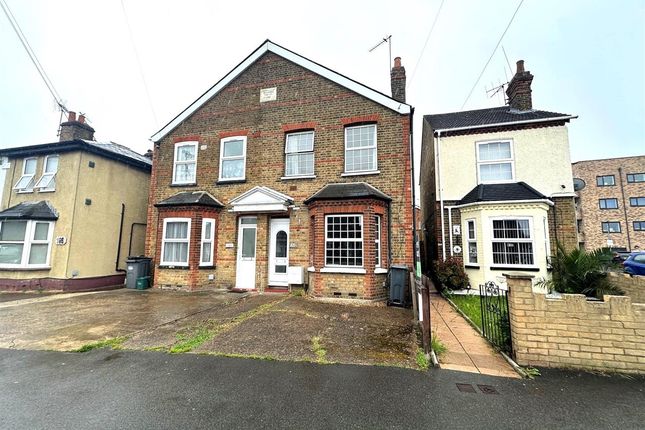 2 bed property, in Hatton Road, £412,500