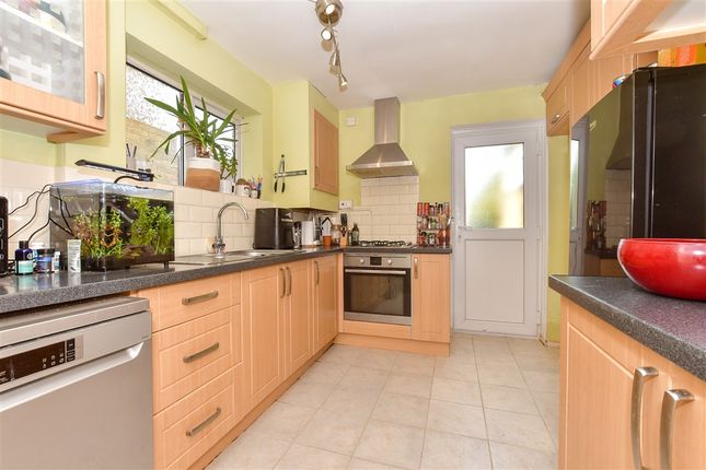 2 bed property, in Wife Of Bath Hill, £275,000