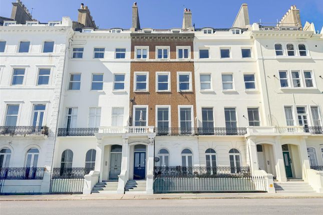 2 bed property, in Marina, £220,000