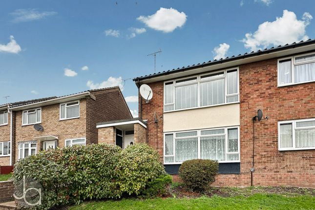 2 bed property, in Geranium Walk, £180,000
