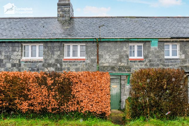 2 bed property, in Railway Cottages, £135,000