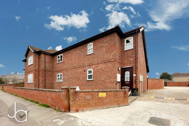 2 bed property, in Wheatfield Road, £150,000