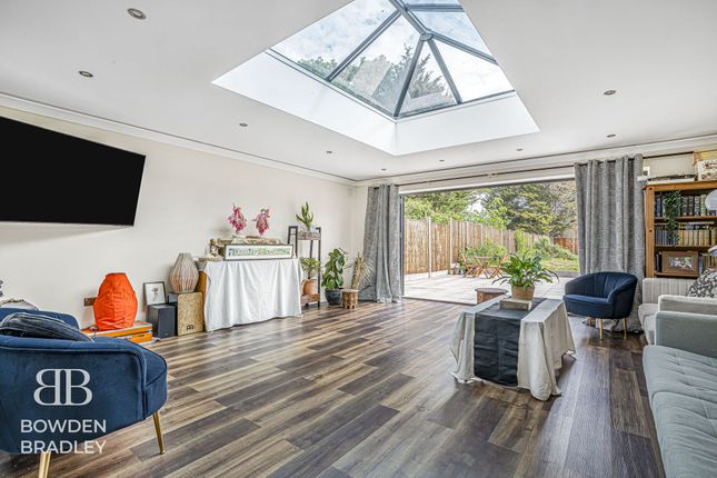 3 bed property, in Fletcher Road, £500,000