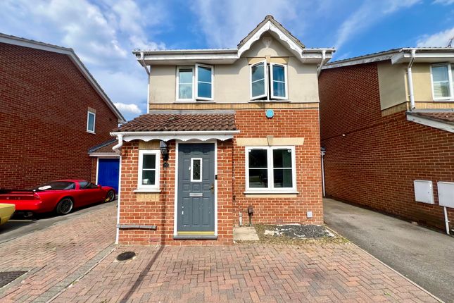 3 bed property, in Hunters Way, £525,000
