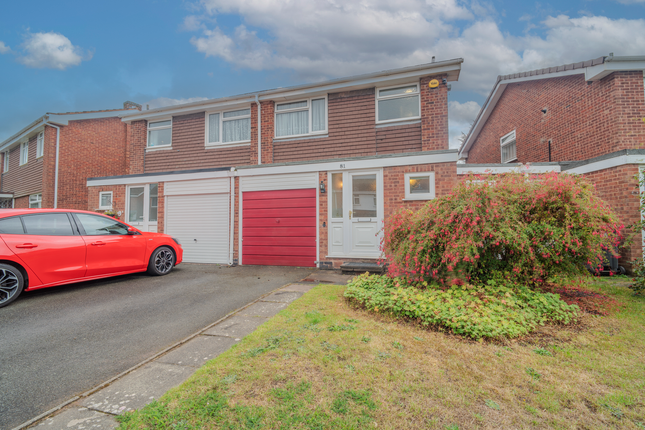 3 bed property, in Overton Close, £275,000