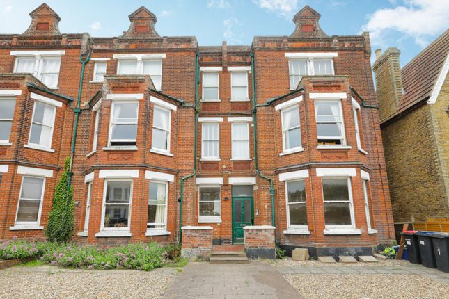 1 bed property, in Beltinge Road, £170,000