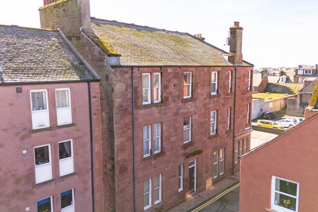 1 bed property, in Bakers Wynd, £65,000
