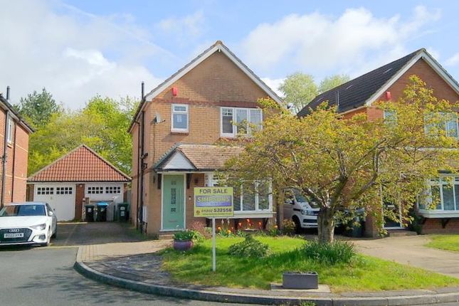 3 bed property, in Chesilbourne Grove, £400,000