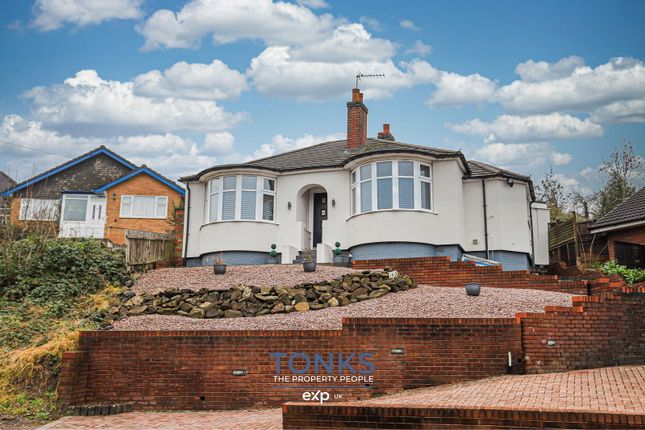 2 bed property, in Station Road, £325,000