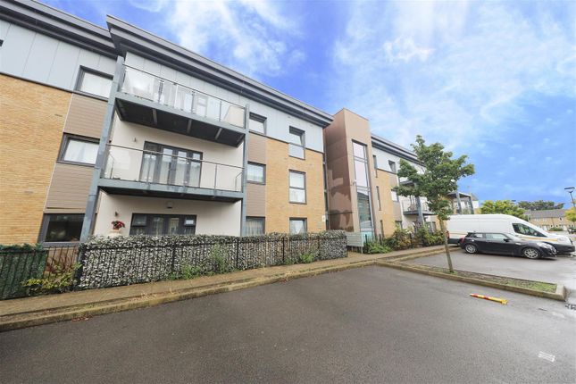 2 bed property, in Clovelly Court, £340,000