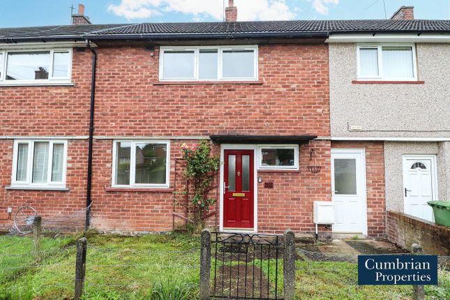 2 bed property, in Pennine Way, £120,000