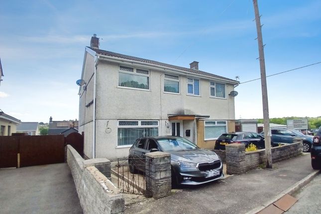 3 bed property, in Tyn Y Bonau Road, £110,000